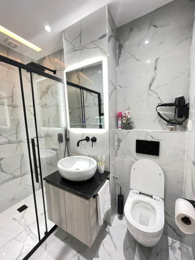 Zeos Finest Jacuzzi Suite Athens Exterior photo